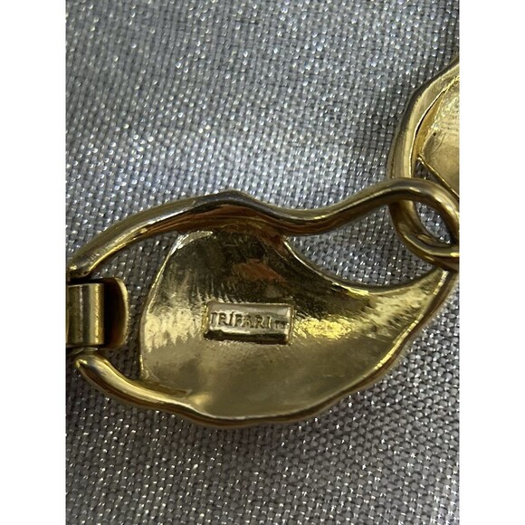 Vintage 1980s NAPIER & TRIFARI Coral Pendant, Earrings, Bracelet Set gold tone - Picture 6 of 7